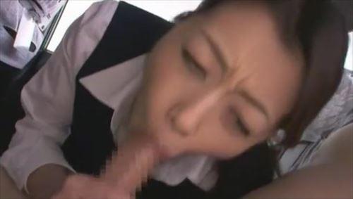 彼女に振られた男を、優しいフェラで癒す