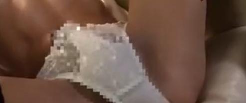 ポルチオ訓練で激しく喘ぎ、わいせつな衝動を抱き、振動器で絶頂する。