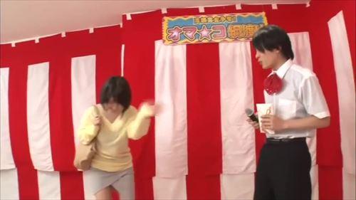 愛撫で体も心も燃え上がり、胸を露わにして…