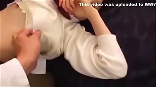 ガチでかわいい女子高生が内緒でSEXなアルバイトをしている制服姿が固くなる。