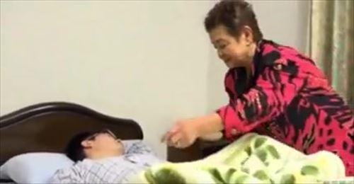 年老いた祖母が孫の童貞を欲しがり、長い年月を経てついにその欲望に打ち勝つ