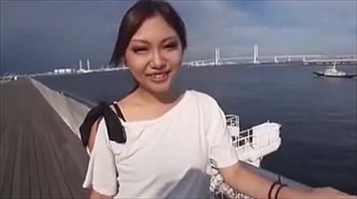 中年男性との売春動画、官能的美女と。