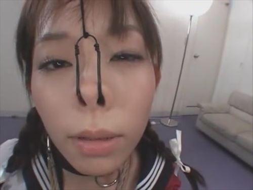 少女に過激な性的な仕打ちを施し、その快楽に溺れさせる
