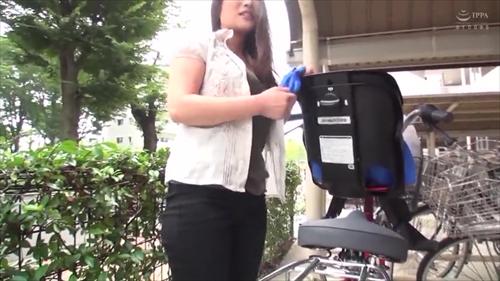 欲窮地生挿入楽しみファックでどっぷり中出し射出、既婚女性女性を口説く。