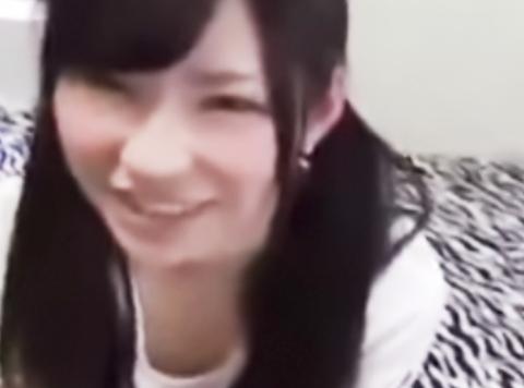 素人の黒髪美女がはじめてのハメ撮り恥ずかしそうに喘いじゃう！