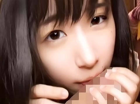 黒髪清純派美女が巨根を丁寧に舐めてフェラで抜いてくれちゃう！