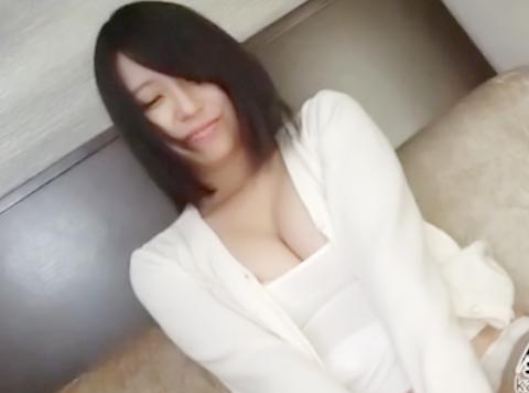 素人の巨乳女子大生と個人撮影！内緒でゴムを外し中出ししちゃう！