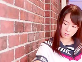制服姿の美少女JKを着衣のままバックからガンガン突いちゃう