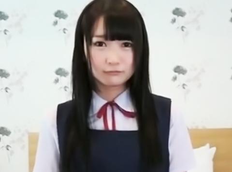 女子高生の制服をきた美女がアイドルになるためハメ撮りされちゃう！