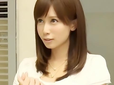 かわいい系AV女優の小島みなみちゃんがつねにあそこにバイブを仕込まれ、感じちゃったら罰ゲームではめられる！