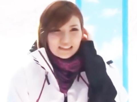 友達同士の素人が密室でイチャイチャ！そのままいい雰囲気になってセックス！