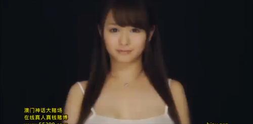 手コキされることで快感を味わう