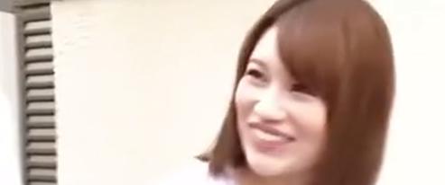 地方の既婚女性、ブラレスで襲撃。