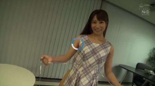 乳房を揉まれながら騎乗位で本気でイクさまざまな顔を隠して撮影される。