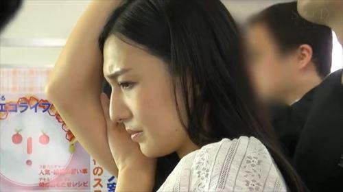 女が性的対象にされ、乱暴される