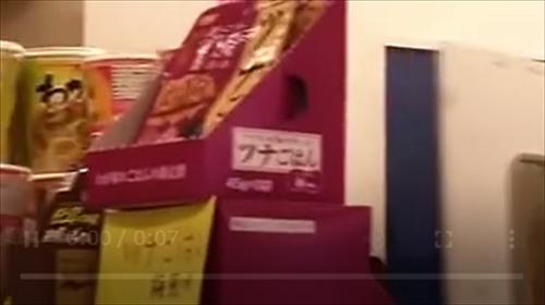 三十代、配偶者と謎めかし、孤立の地へ誘われる。既婚女性の職。
