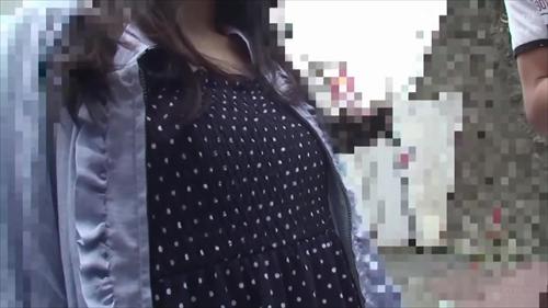 先端をカバーし、知らない男性の言葉を信頼する。
