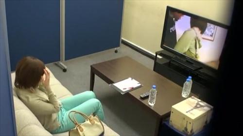 身体が疼いてオナニーしている妻に犯され、生挿入略奪愛。