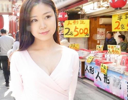 地方から上京して来た女性を取材のテイで密着しエロに持ち込む企画、「みさきさん 24歳」は山梨から友人の結婚式に出席…