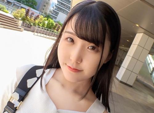新宿で友達と約束前にうろうろしていた女子大生をナンパ！美乳色白スレンダー「みいなちゃん 21歳」