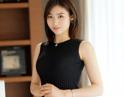 長身美脚のラウンドガールがＡＶ出演！クールなルックスの「長谷川莉子さん 30歳」はＭ性癖のお姉さんだった！