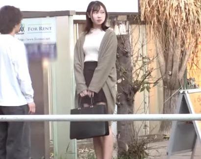 高身長でスタイル抜群のお嬢様女子大生が初めての生ハメセックス！ＲＱコスプレが良く似合うＪＤ！