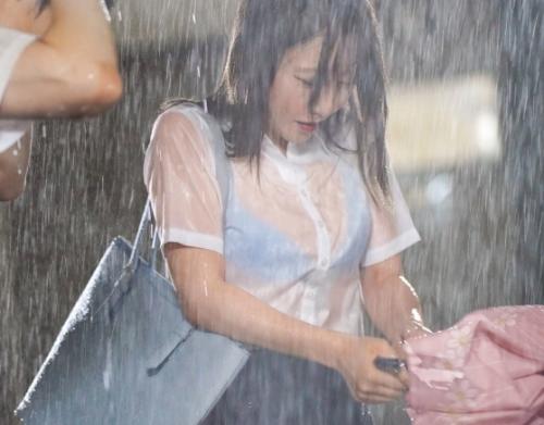 女教師びしょ濡れ性交！同僚男性教師に生徒との不適切な関係を知られてしまい、身体を弄ばれる！