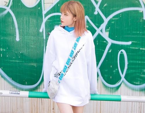 新星・天真爛漫19歳、金髪ギャルがＡＶデビュー！【 皆乃せな 】周りのスタッフの多さに緊張しながらも、初撮りが始まる！