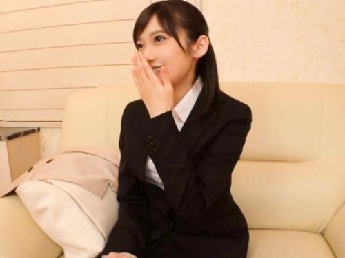 スーツ姿のＯＬナンパ！会社で受付をしている「はるさん 20歳」スーツを脱がせたら張りのイイおっぱいが現る！