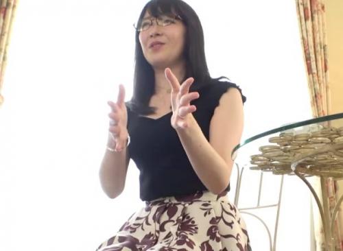 京都の美人妻がＡＶデビュー！Ｆカップ美白巨乳人妻が、4年間のセックスレスに耐えかねてＡＶ出演！