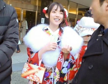 成人式ナンパ！ハリツヤ抜群の極上ヒップ「りあちゃん 20歳 女子大生」に大人のセックスを教えてあげる！