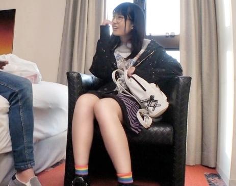 関西弁のメガネ女子ナンパ！「もえちゃん19歳学生」幼い見た目だけど、大きめの美巨乳ボディの女の子でした！