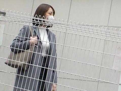 Ｆカップ爆乳ＯＬ！ＡＶに出演希望してきた巨乳美女の職場にアポなし訪問、密着取材のテイでエロに持ち込む！