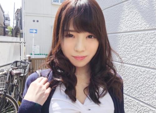 バスガイドをしているキレイなお姉さんがＡＶ初撮り！「ちかさん 22歳」はクンニが好きだそうなのでたっぷりクリトリス舐め！