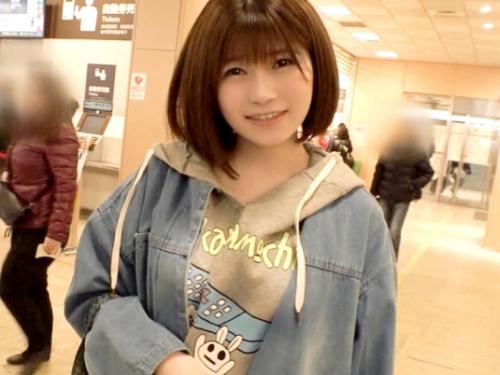 美少女女子大生が箱の中身は何だろな？ゲームに挑戦、実家に帰省する予定の「りなちゃん 21歳 大学生」がチンポを掴む！