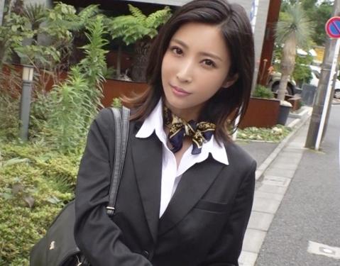 美人キャビンアテンダント中出しセックス！「スミレさん 25歳」週７オナニー、セックス大好きのスケベなお姉さん！