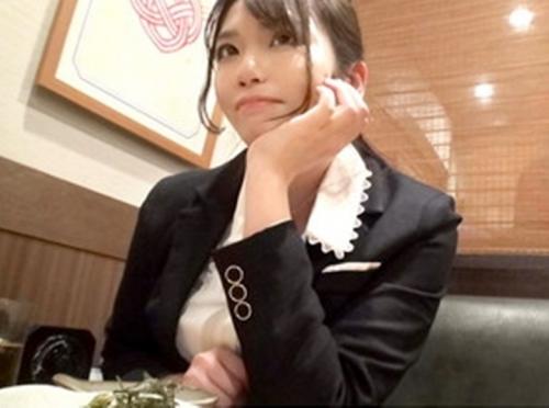 ビジネススーツの受付嬢とハメ撮りセックス！待ち合わせしてた「ちーちゃん」と即ホテルイン、スーツを脱がさずにハメる！