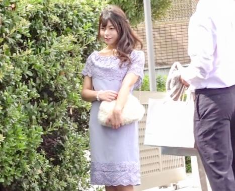 素人娘ナンパ中出し！結婚式帰りのＦカップ巨乳、モデル級の美女をスタジオに誘い込む！