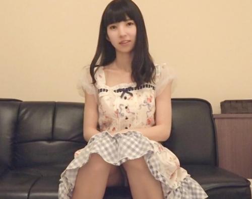 黒髪ロングの、か細い女子大生がＡＶ体験撮影！フワ可愛い「えみるちゃん20歳」はエッチ大好き娘です！