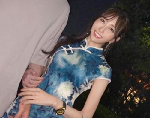 脚線美が美しいチャイナドレスのお姉さん！「愛奈さん 32歳」が、好きな男優さんとエッチしたくてやって来た！