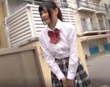 学生服ＪＫ中出し！癒し系美少女さくらちゃんが、ノーブラ＆リモバイで街をお散歩！