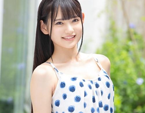 圧倒的な透明感の美少女【 八掛うみ 】がＡＶデビュー！どこか幼さを残した20歳の美少女が、カメラの前で素肌をさらけ出す！