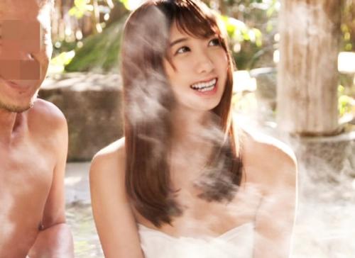 自慢の彼女を寝取らせたい…ＮＴＲ温泉！笑顔が可愛い綺麗な肌の「なな」さんが彼氏の依頼で寝取りセックス！