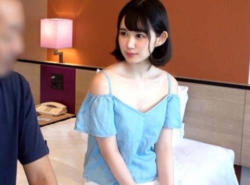 ハーフ系美少女ナンパ中出し！お買い物中の女子大生をナンパ、彼女は濡れやすく敏感体質だった！