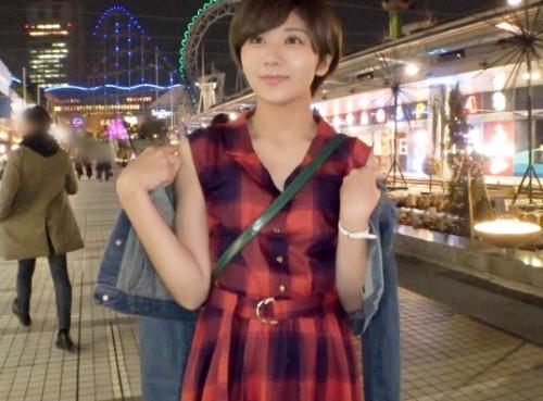 キュートでショートカットの美少女ナンパ！学校帰りの女子大生にインタビューのテイで部屋に連れ込む！