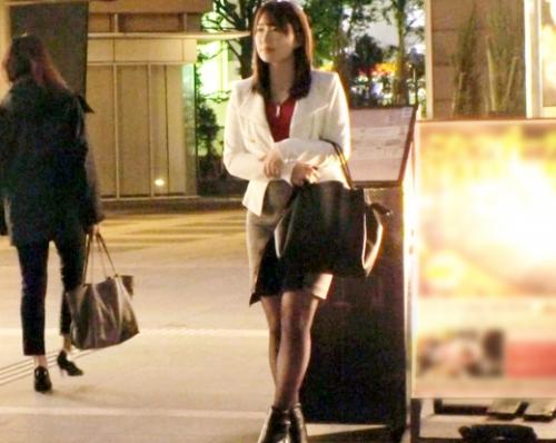 エステサロンで働いている美女がＡＶ出演応募！「はるなさん 24歳」彼氏もいなく、私生活に潤いが欲しくてやって来ました！