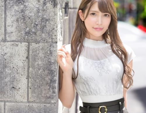 極上スタイルの美少女【如月えれな】を男性宅にデリバリー！持ち前のご奉仕精神で、素人男性たちの心と身体を満たしまくる！