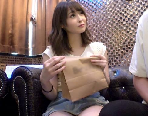 スレンダー美少女ナマ中出し！「あまねちゃん21歳」自粛期間中で海に行けないからラブホで、水着ハメ撮りで大暴れ！