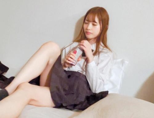 清楚系スレンダーＪＫ中出し！貞操観念低め、電波系女子の「りーちゃ」をホテルに連れ込む！
