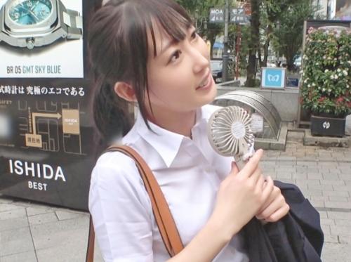 蒸し暑い新宿でハンディ扇風機を配ってナンパ！お仕事中の「みずきさん 23歳」に話を聞く事が出来ました！
